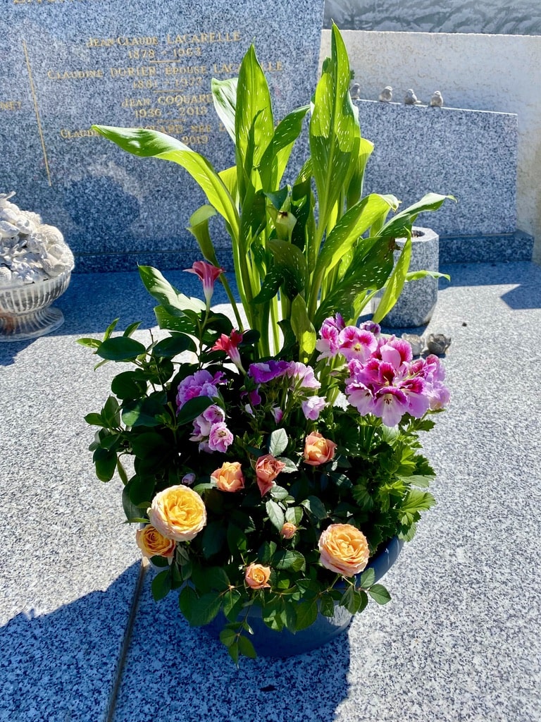 coupe de plantes symphonie, dernier hommage, livraison de fleurs à grezieu la varenne, livraison d'une gerbe à craponne, livraison d'une couronne à Vaugneray, livraison de fleurs à pollionnay